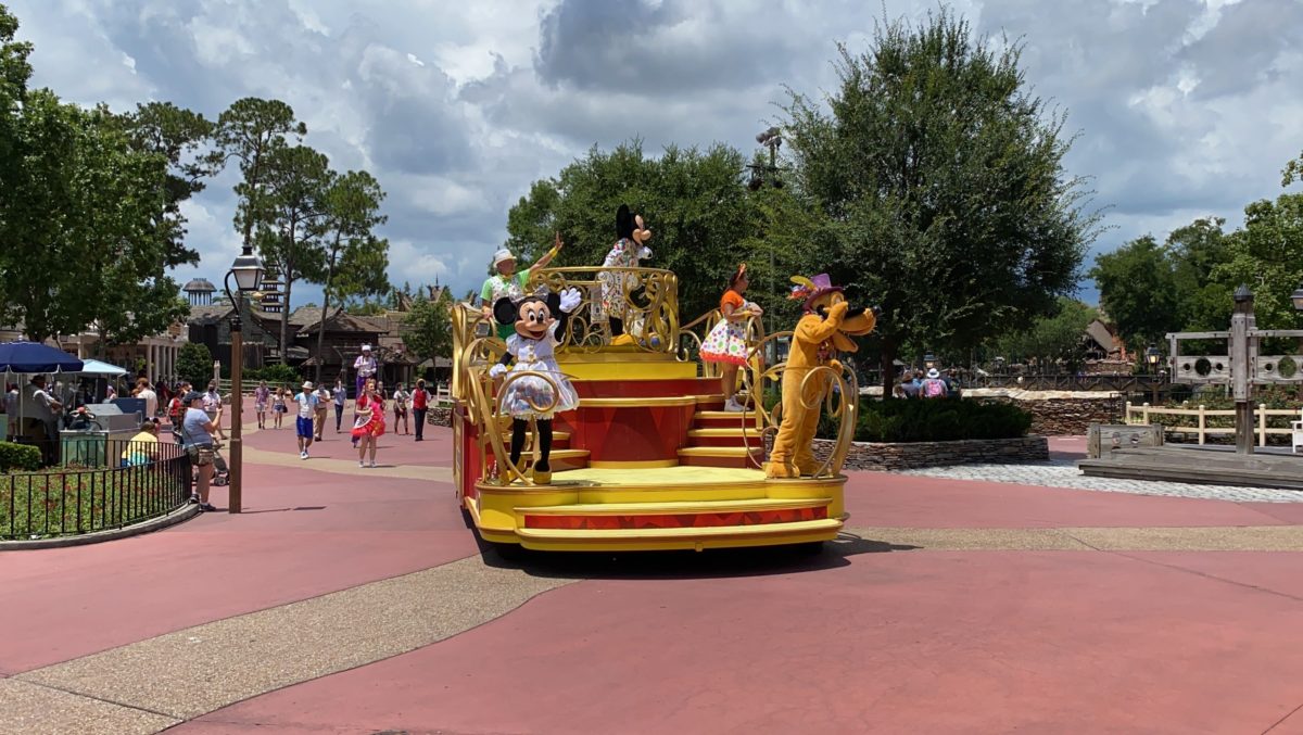 mickey and friends cavalcade