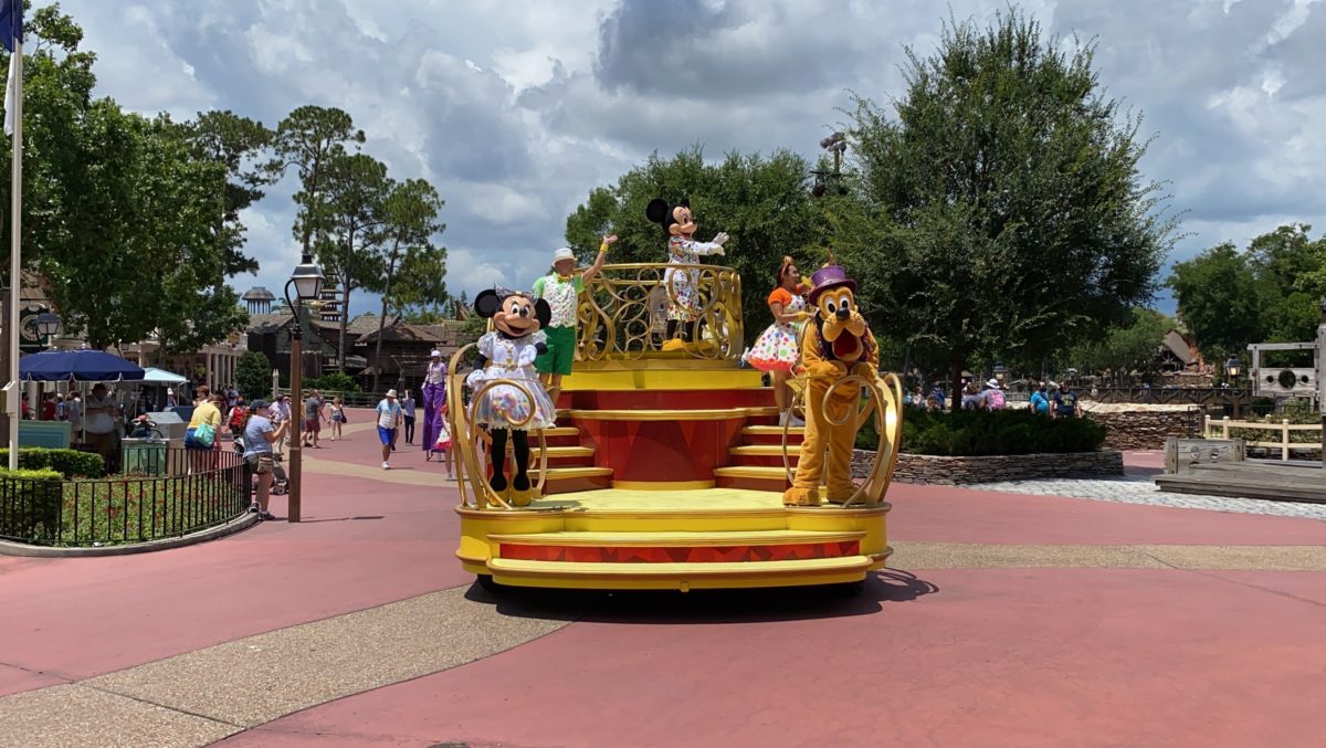 mickey and friends cavalcade