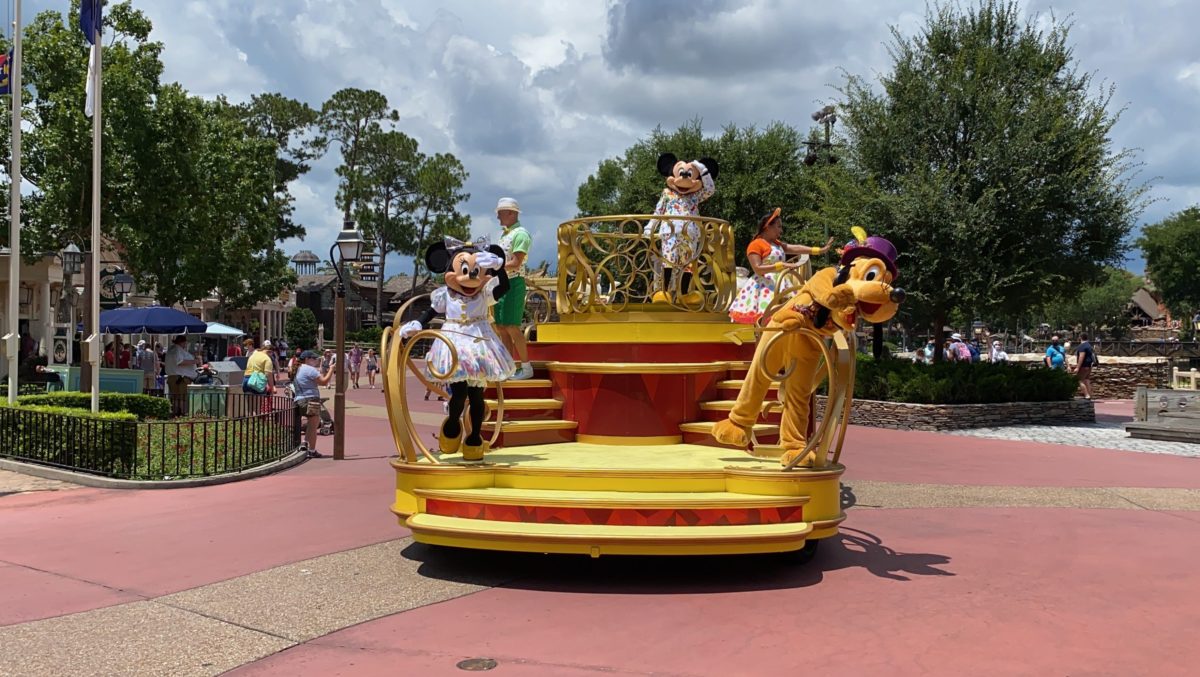 mickey and friends cavalcade