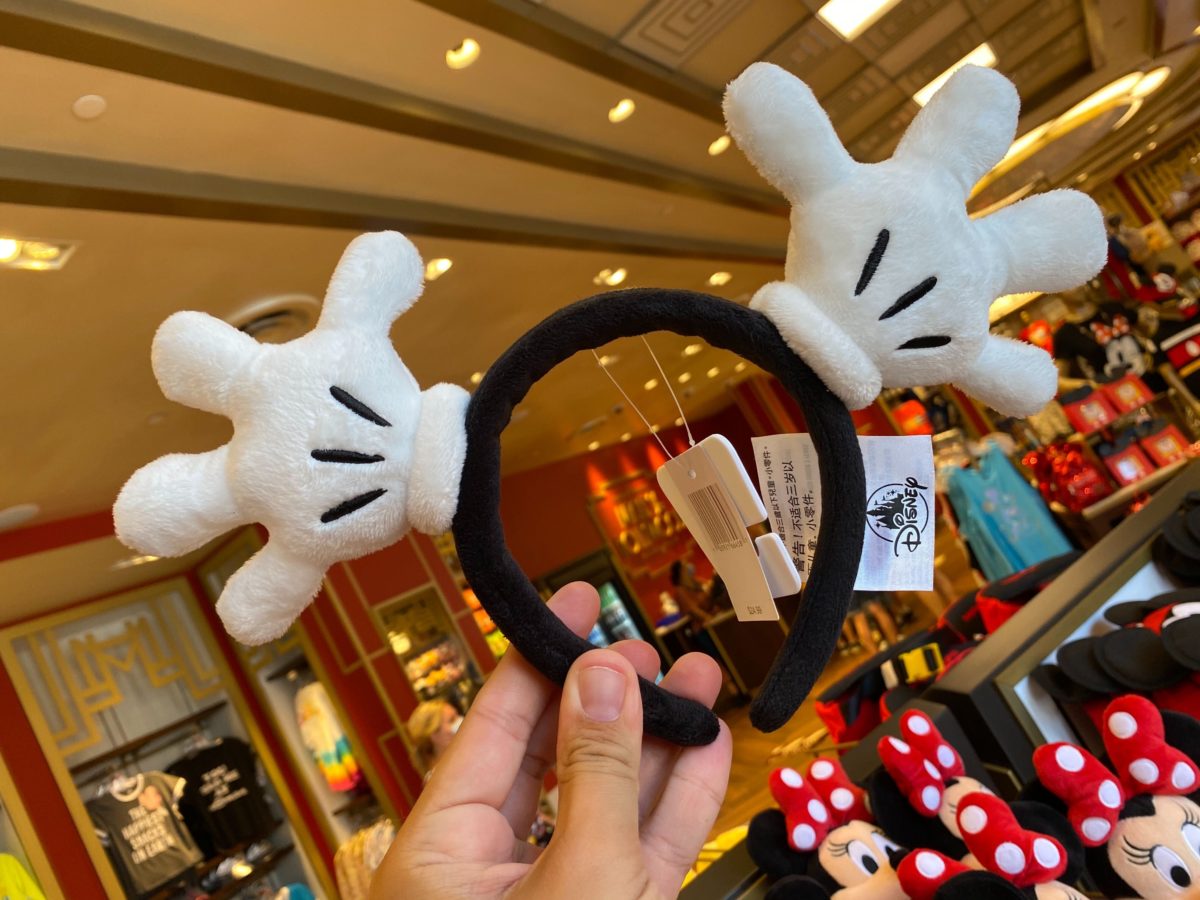 Mickey hand clearance gloves