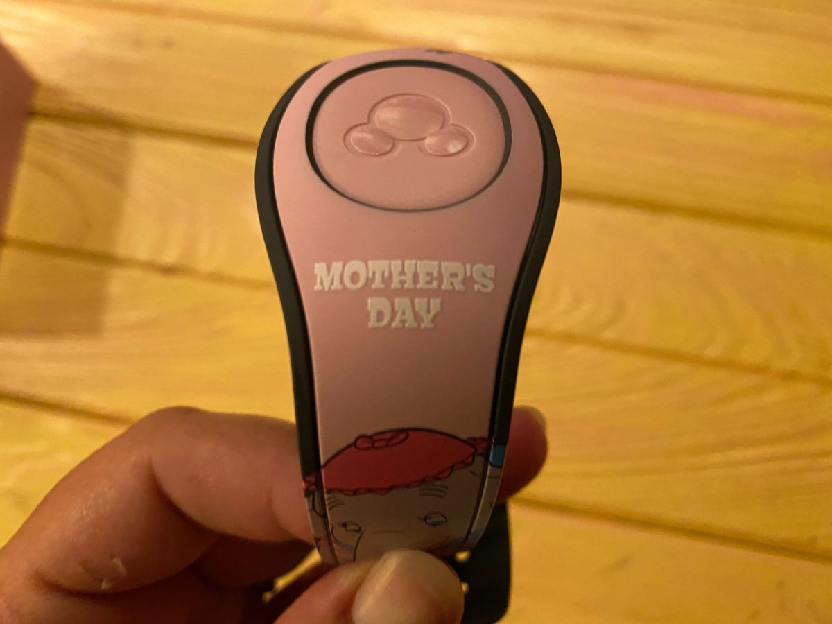 mothers day 2020 limited edition magicband mrs. jumbo dumbo discovery trading company disneys animal kingdom 6