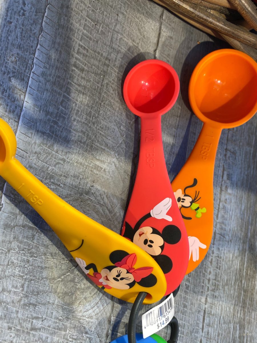 Disney Parks Mickey and Friends Mouse Ware Measuring Spoons Set New with Tag