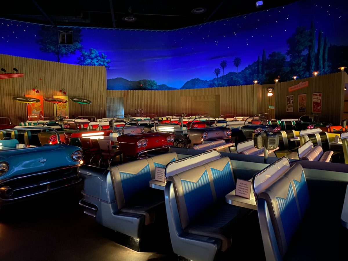 PHOTOS: Sci-Fi Dine-In Theater Restaurant Reopens with Closed Cars and