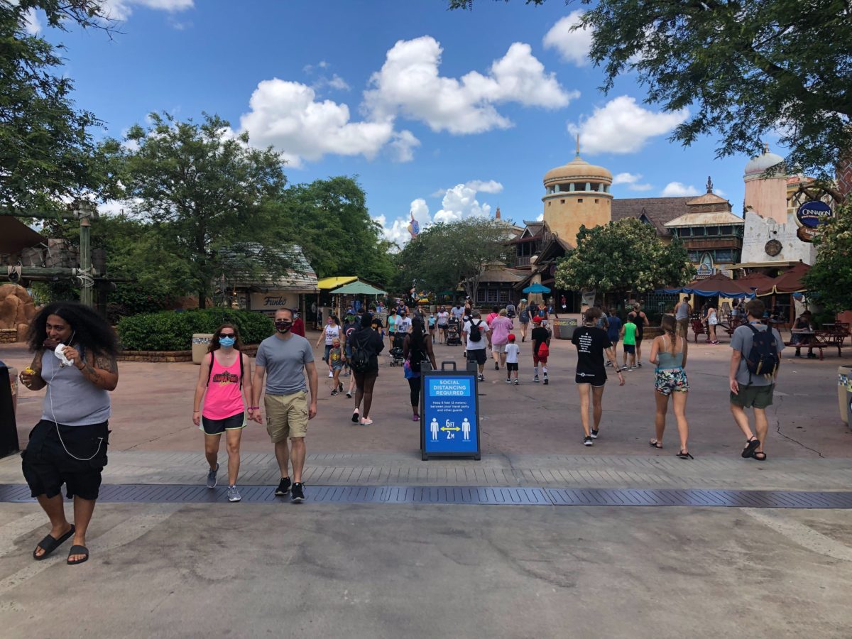 social distancing face mask sign signage islands of adventure 5