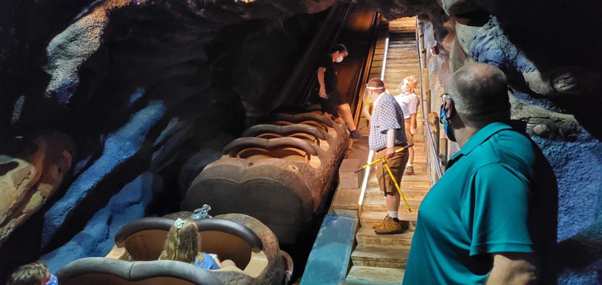 PHOTOS, VIDEO Guests Evacuated from Splash Mountain During Magic