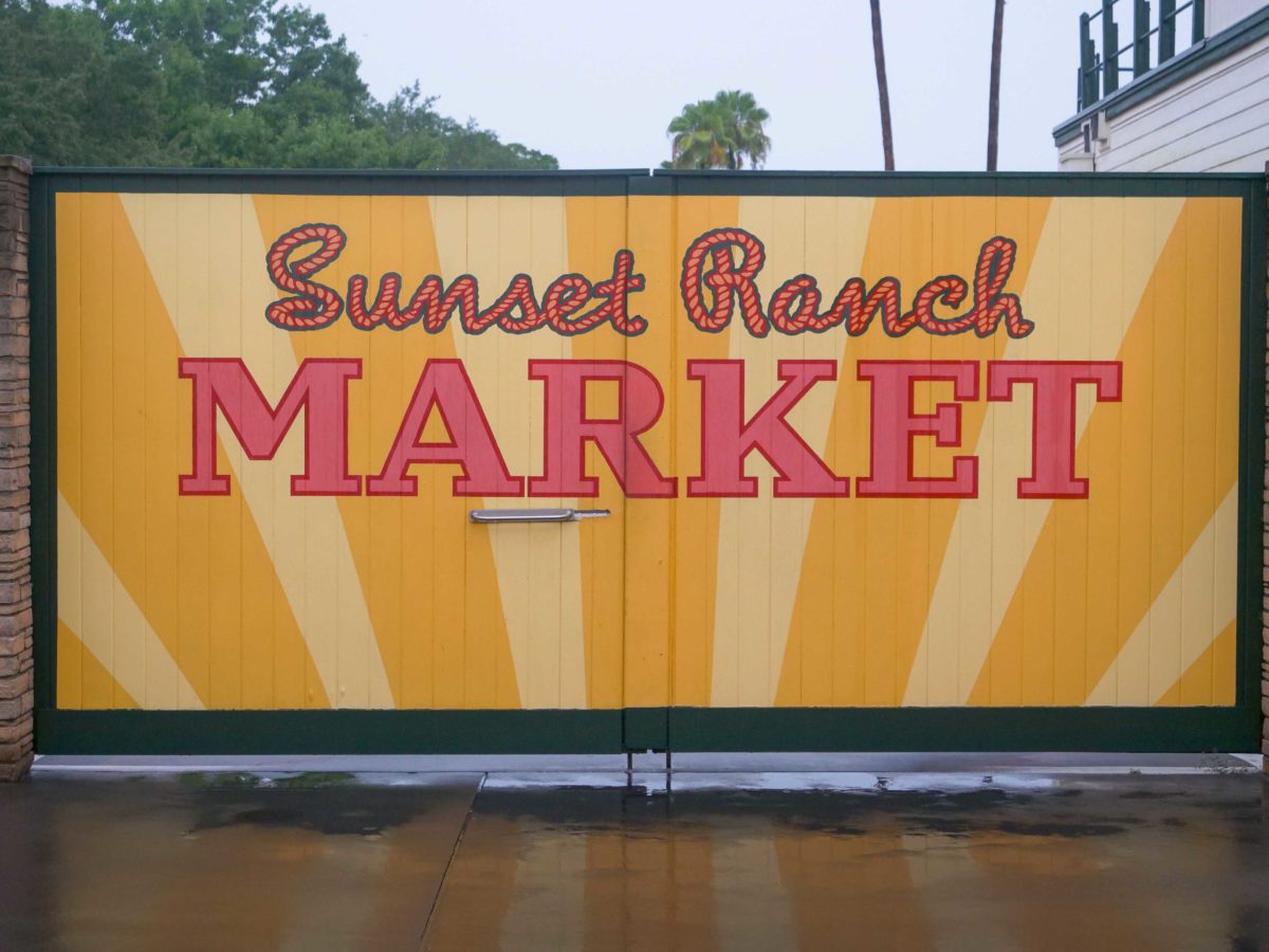 Sunset Ranch Market Et Rosie'S All American Cafe